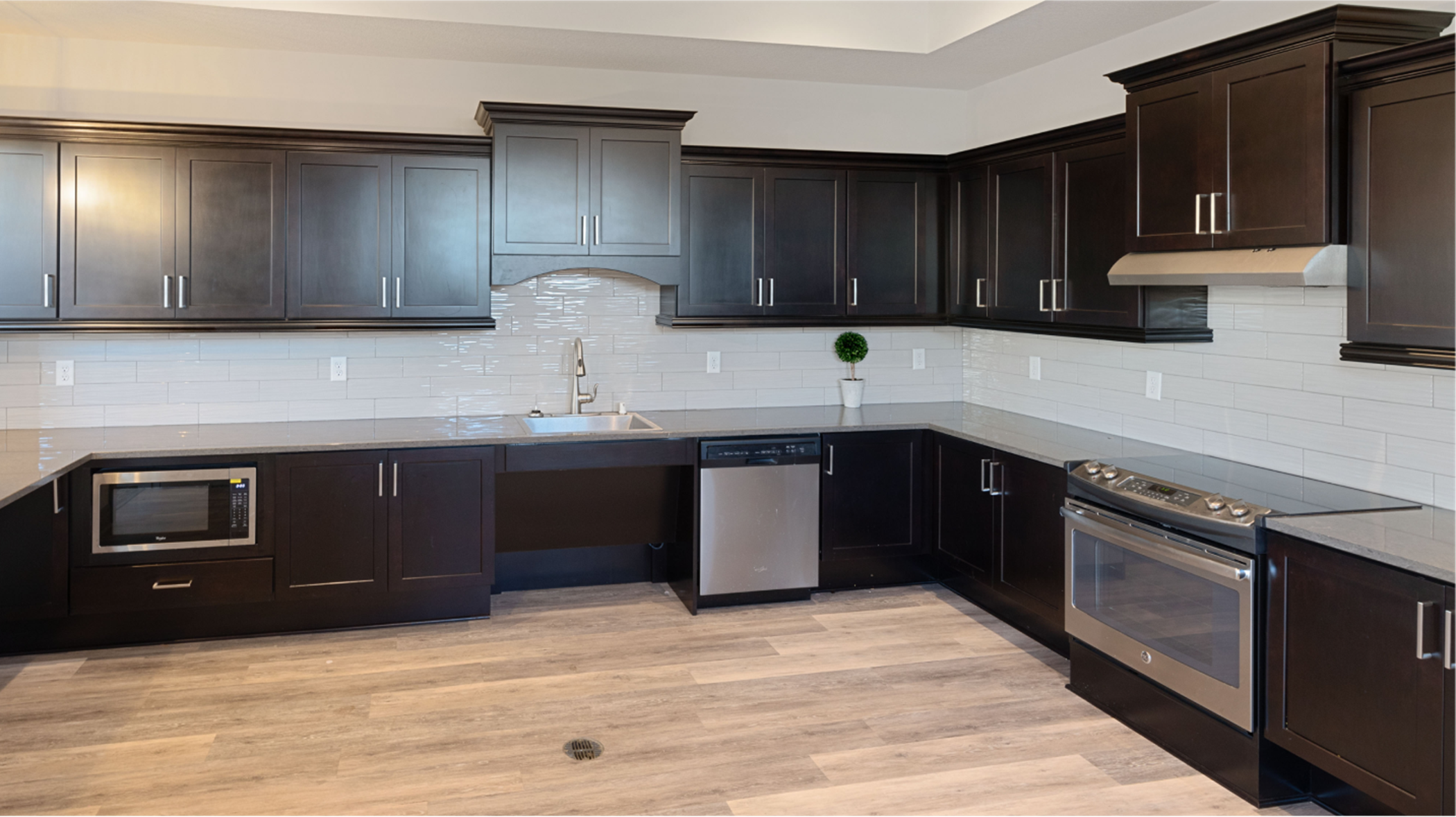 clubhouse kitchen cabinets