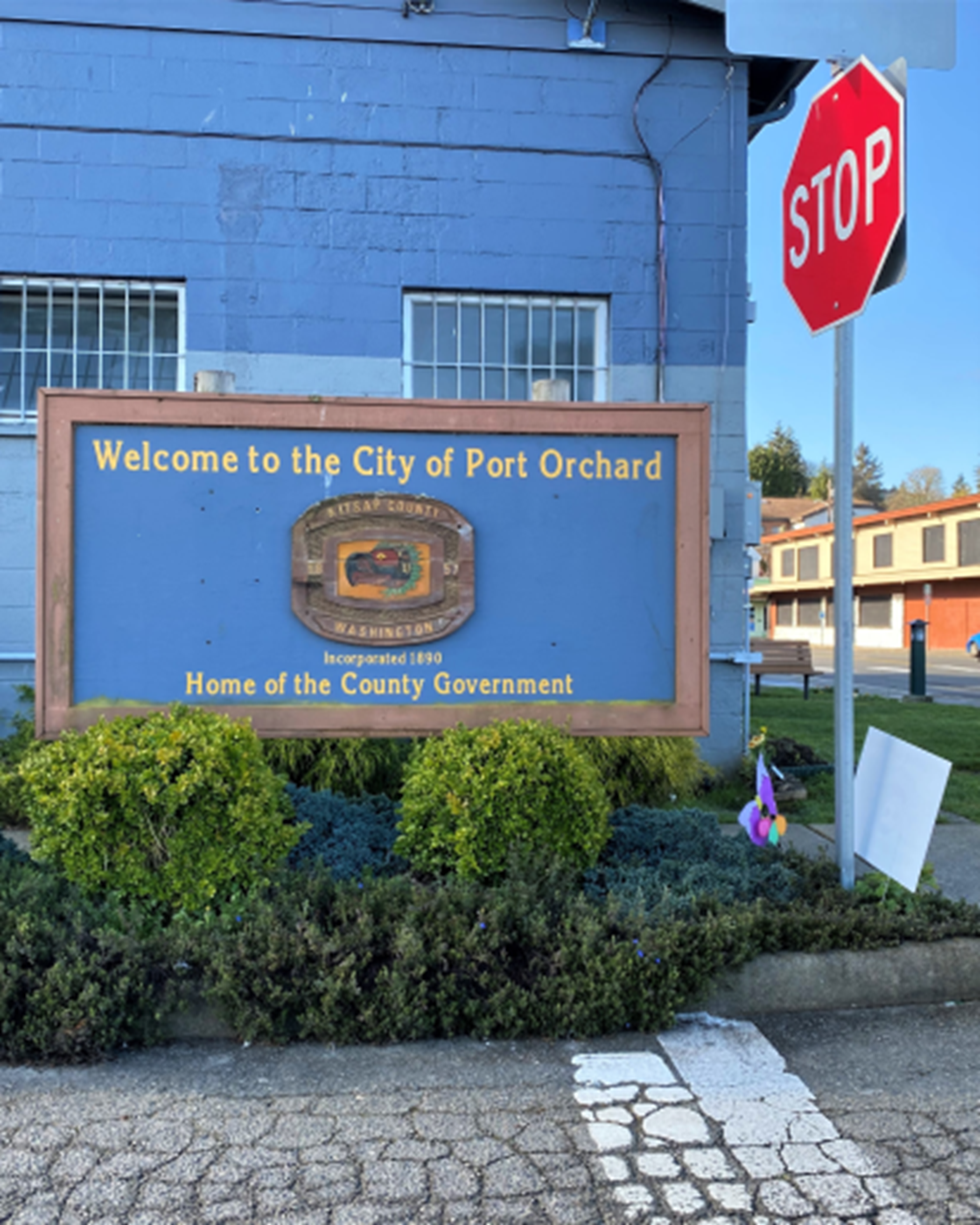 A blue sign that reads: Welcome to the City of Port Orchard. Home of the County Goverment.