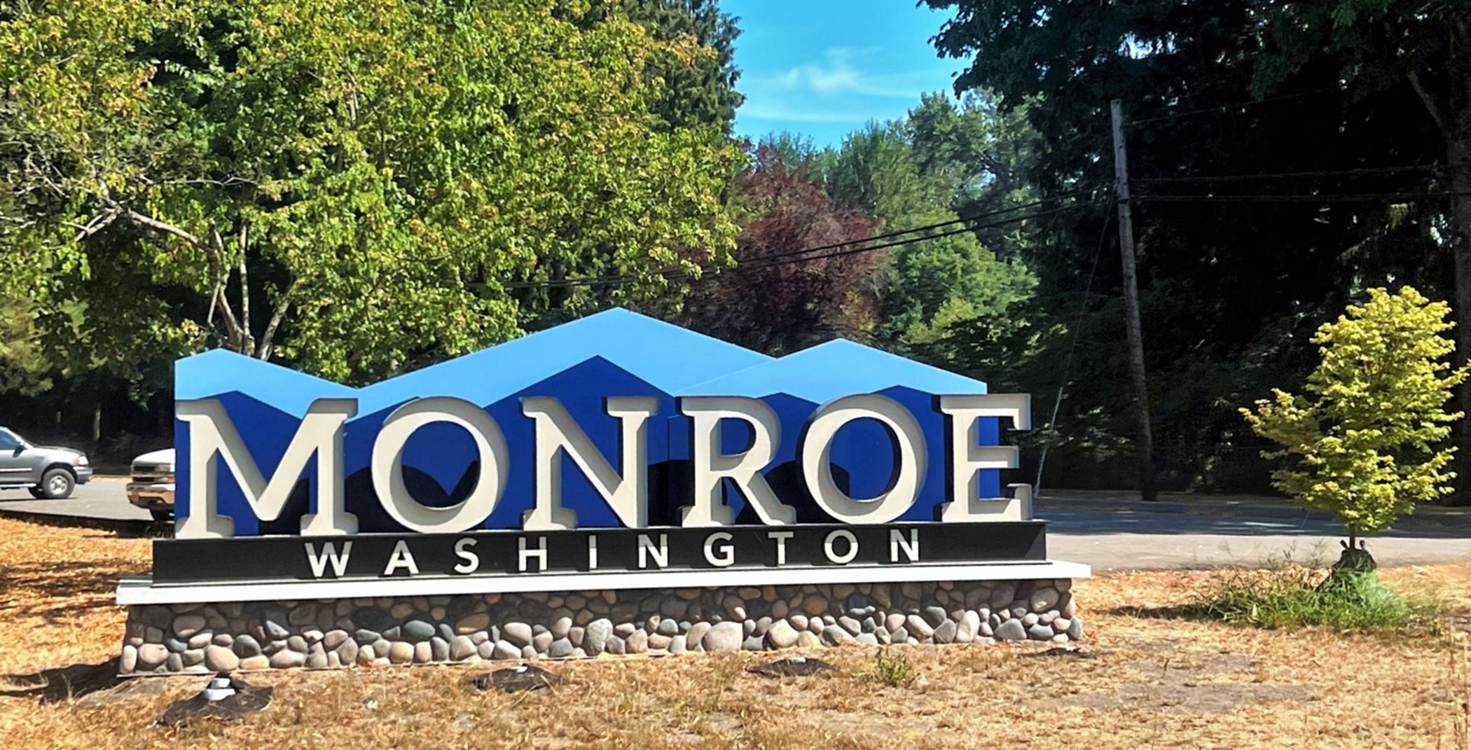 Monroe welcome sign