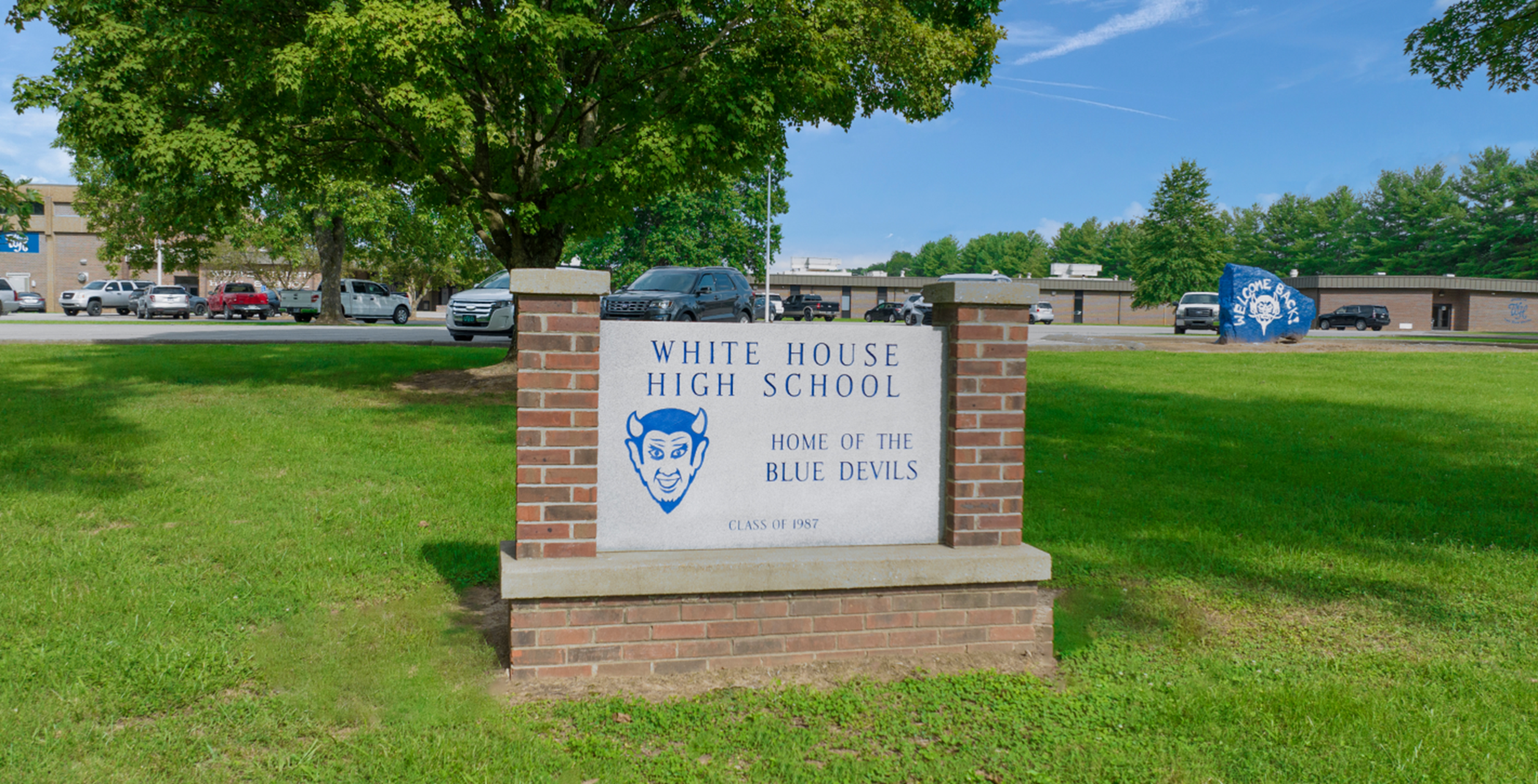 White House High School sign