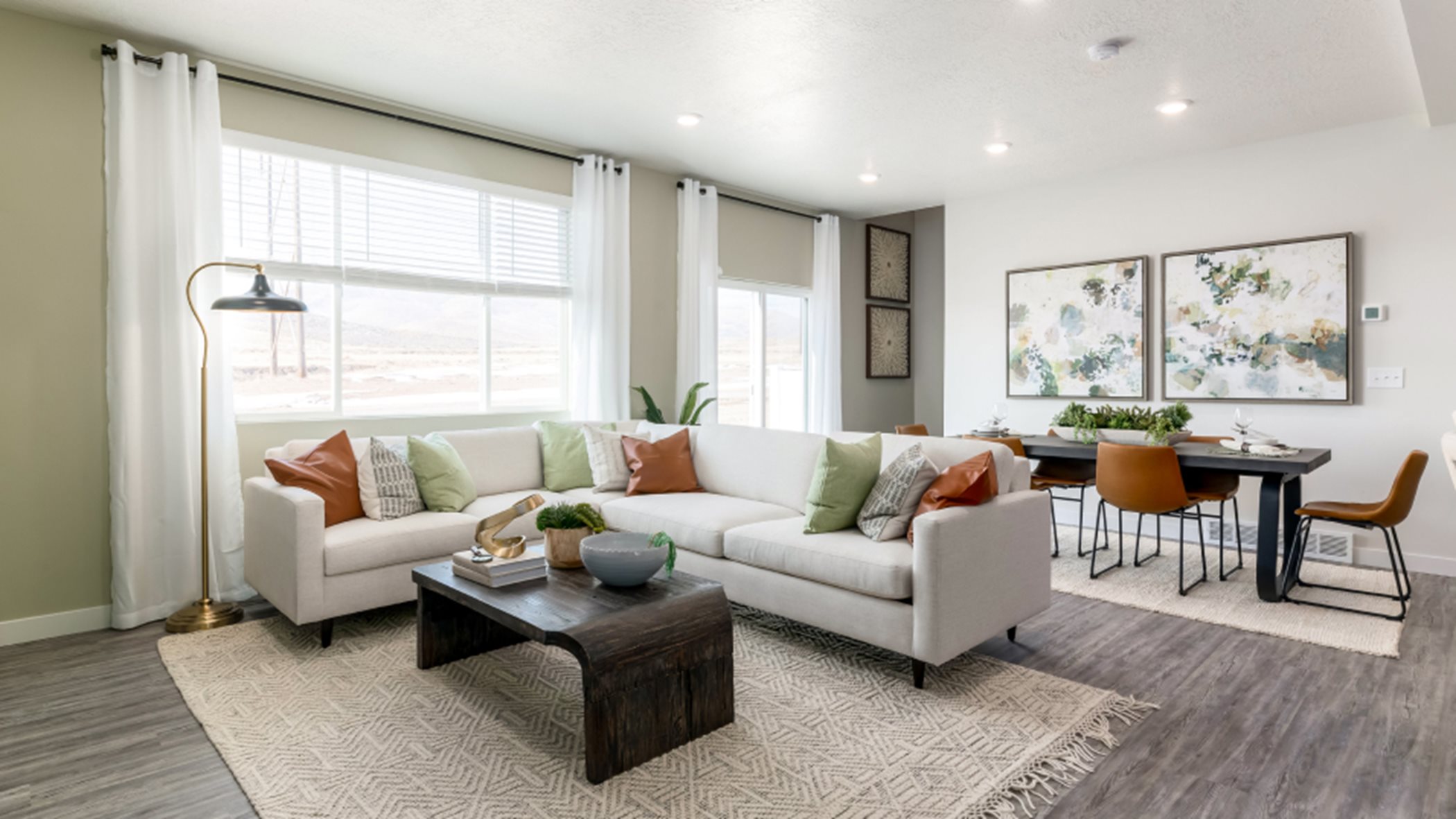 Sunflower Fields: Canyon Residence M Family Room