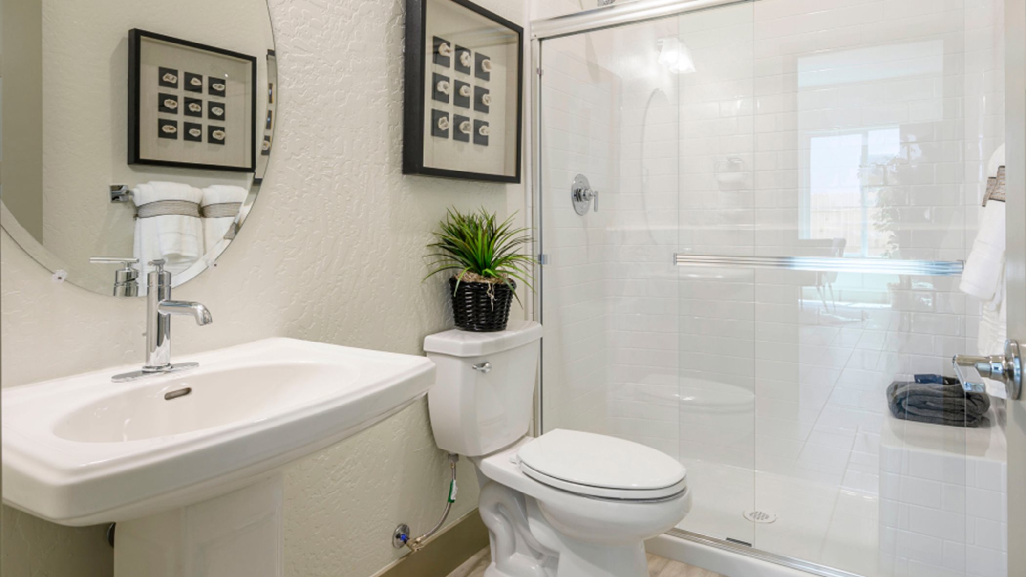 Ironsides: Skye Series Alpenglow Bathroom 2