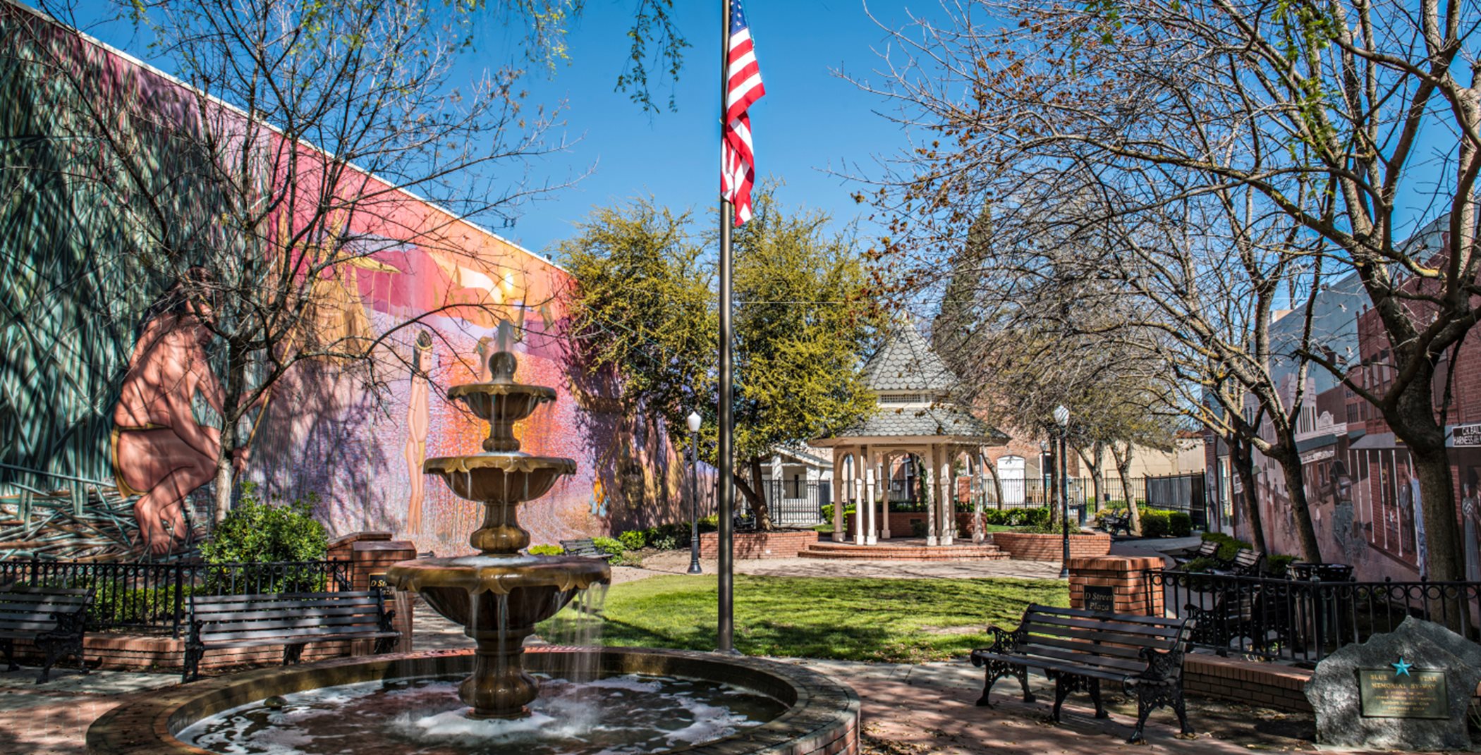 Local park of Lemoore with fountain and mural