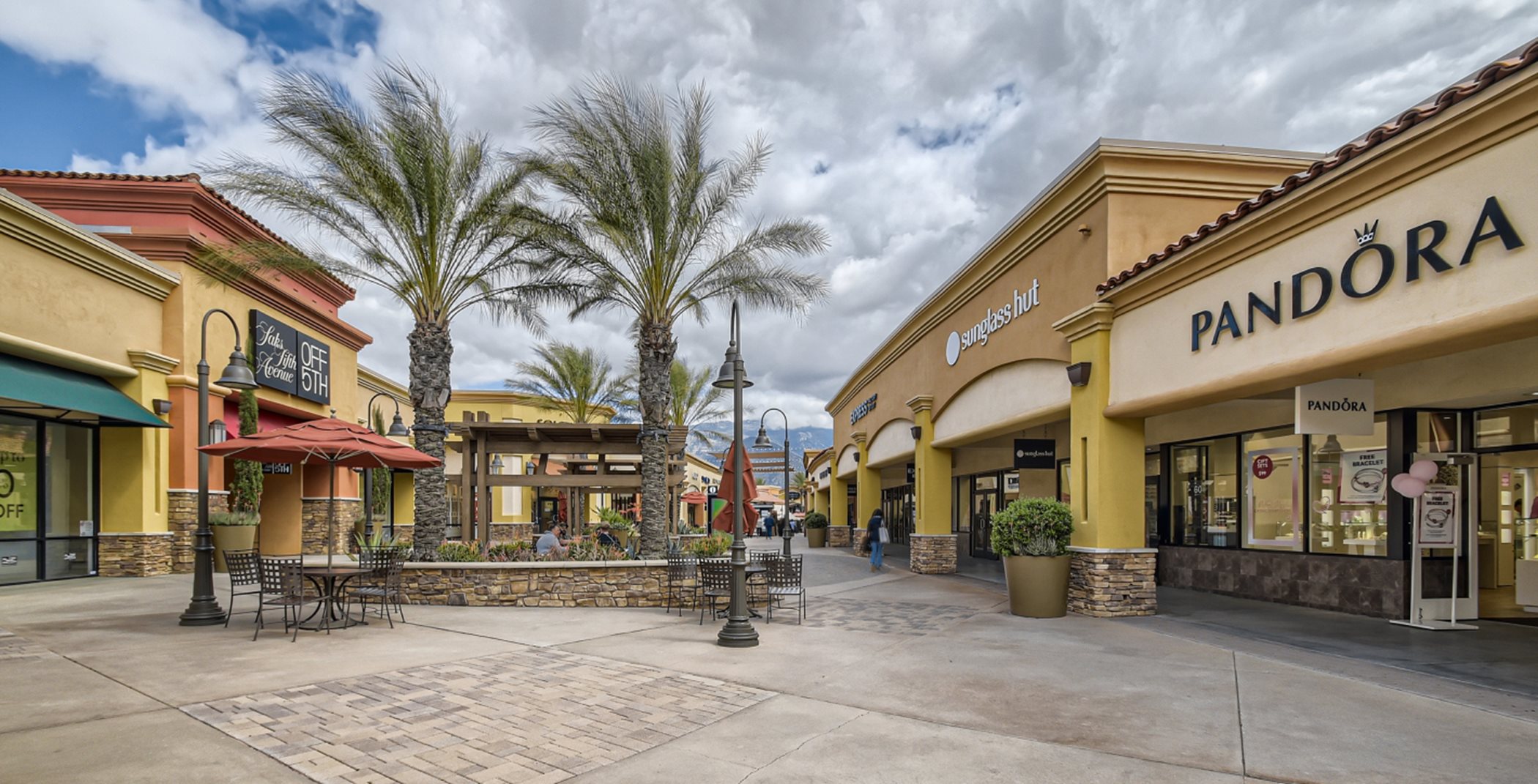 Plaza at Desert Hills Premium Outlets