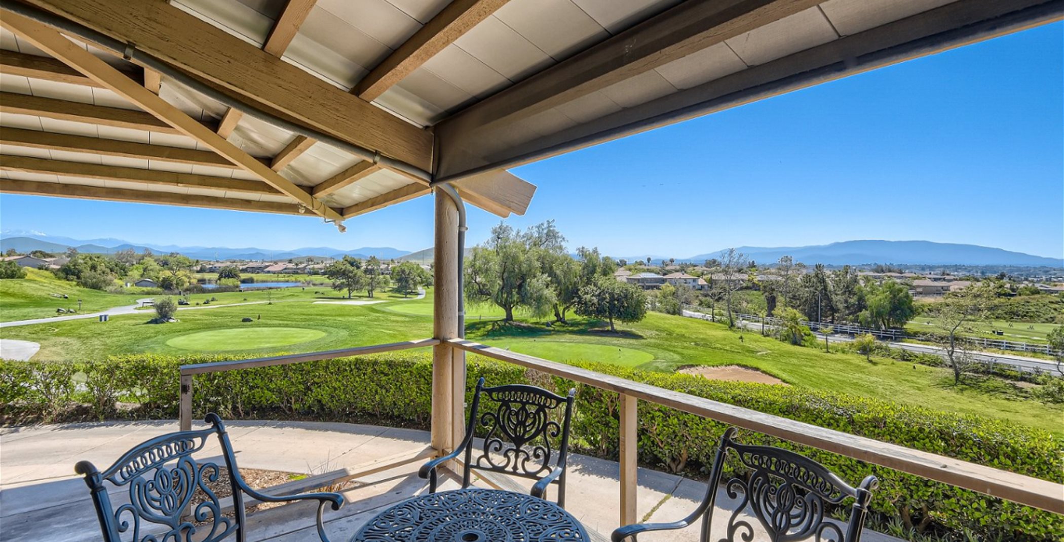 A patio at the Rancho California Golf Club