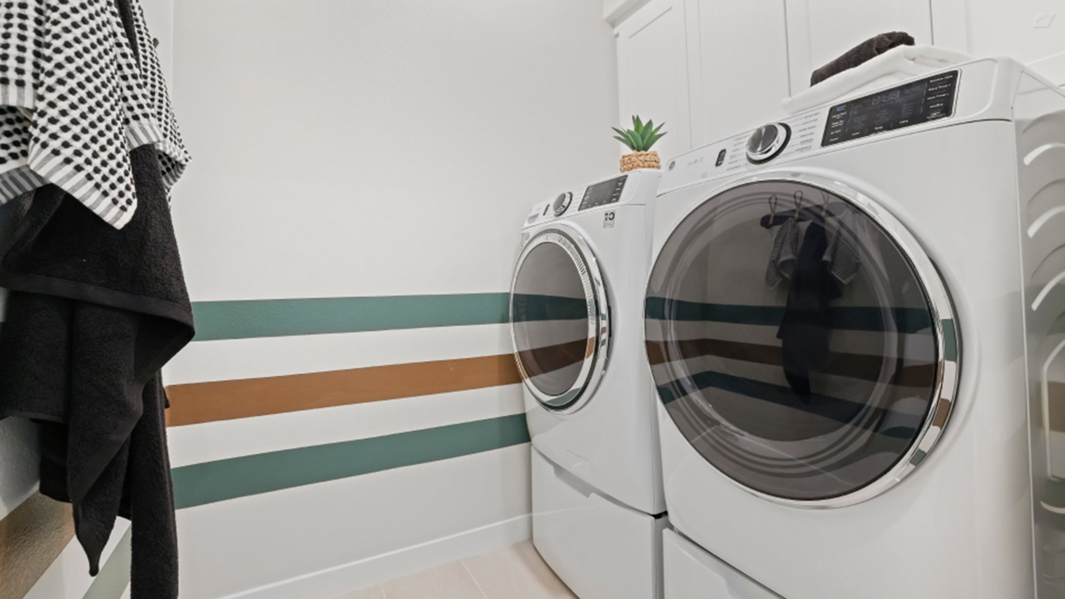 Residence 3X Laundry Room