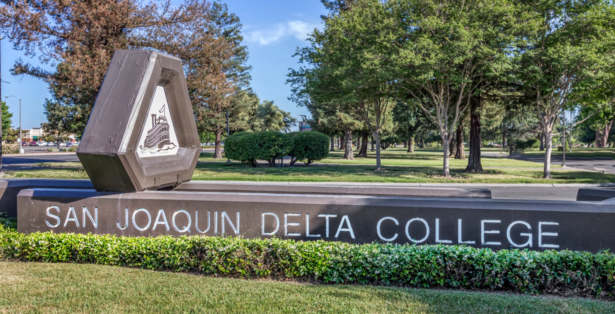 San Joaquin Delta College monument sign