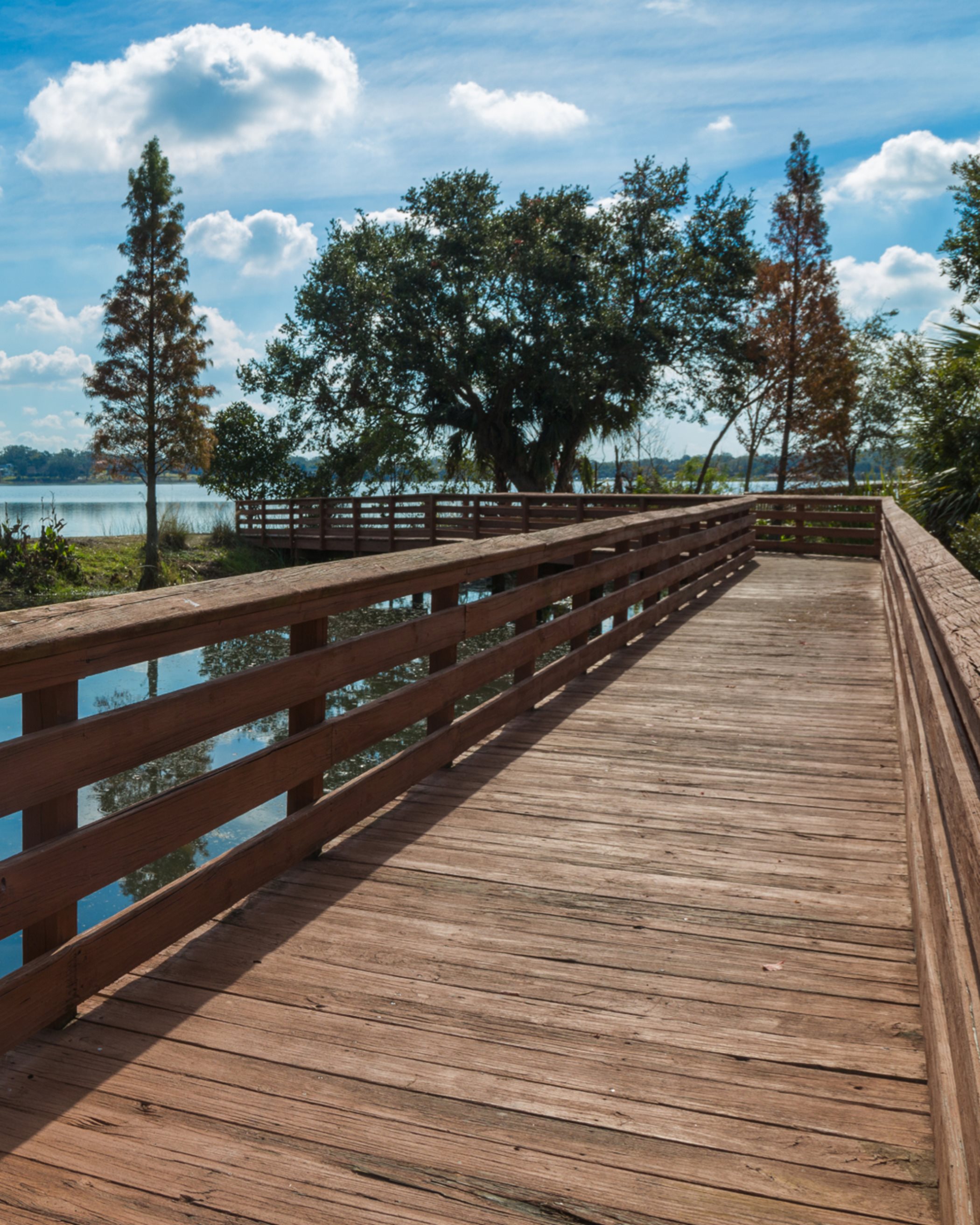 walking trails with lakefront views 