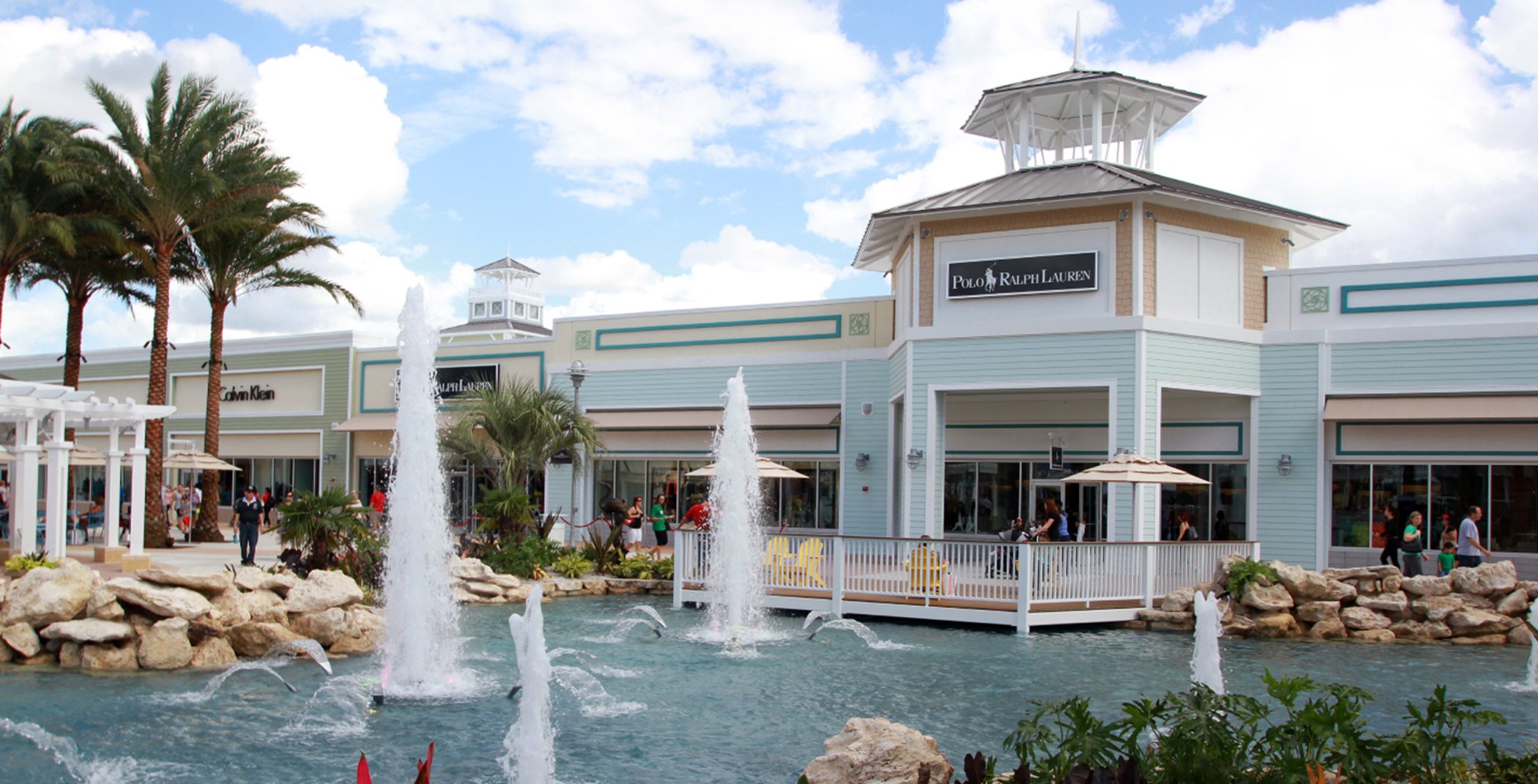 Exterior of Tampa Premium Outlets 