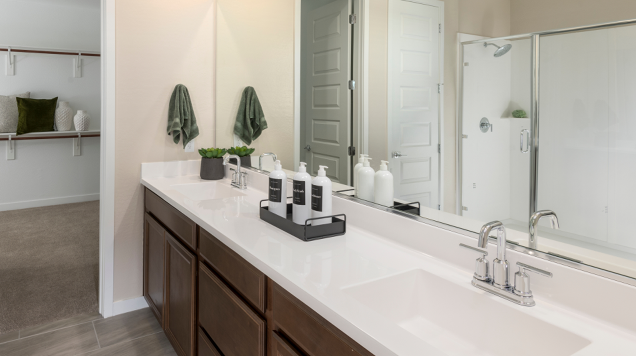 Owners bath dual sink image