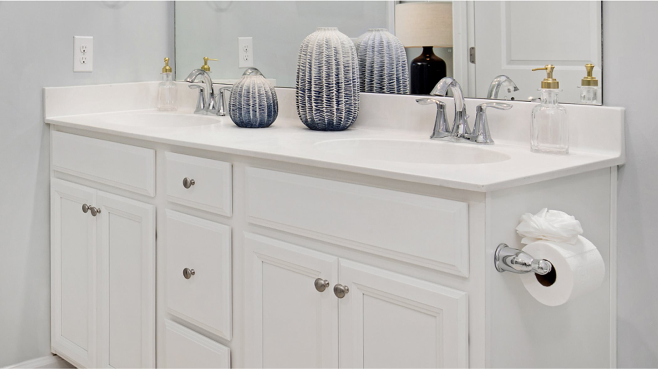 Elegant vanity with dual sinks